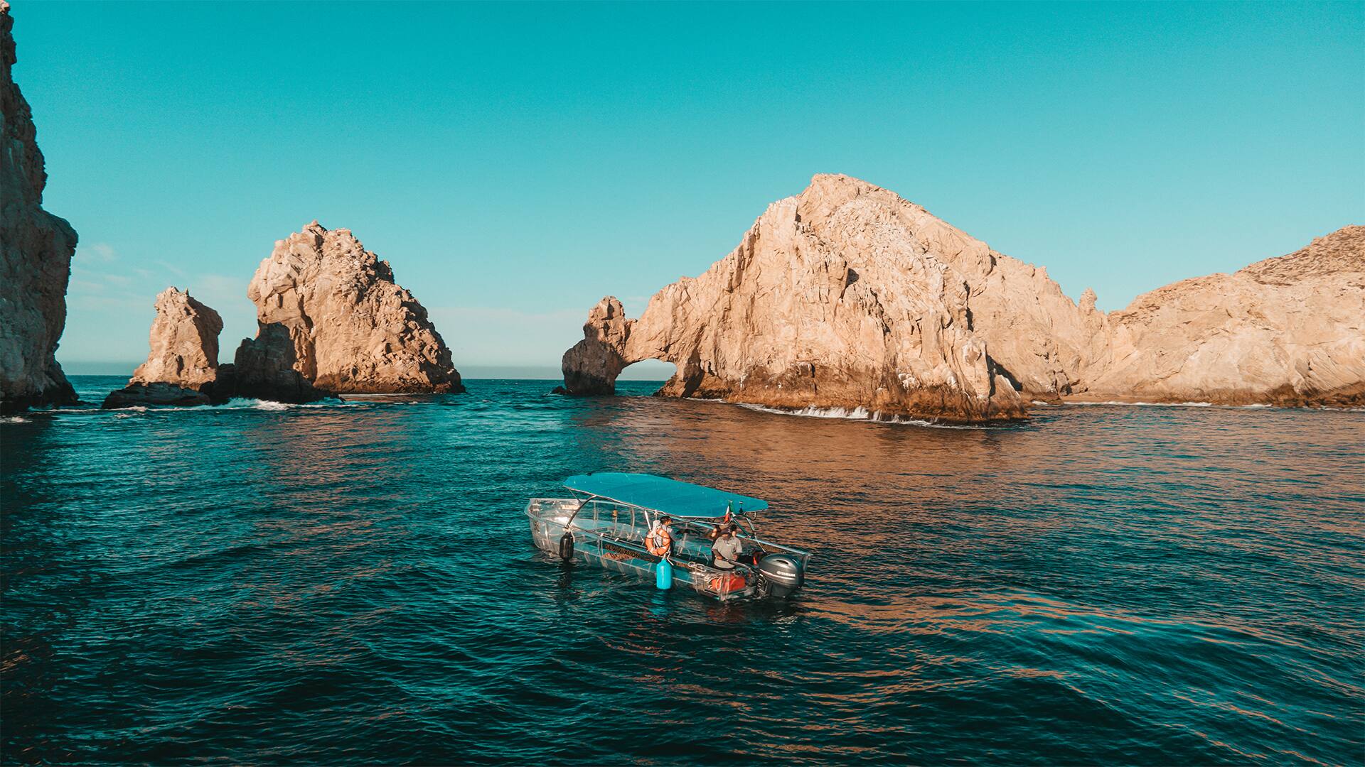 Exploración de Arch y experiencia en barco transparente 